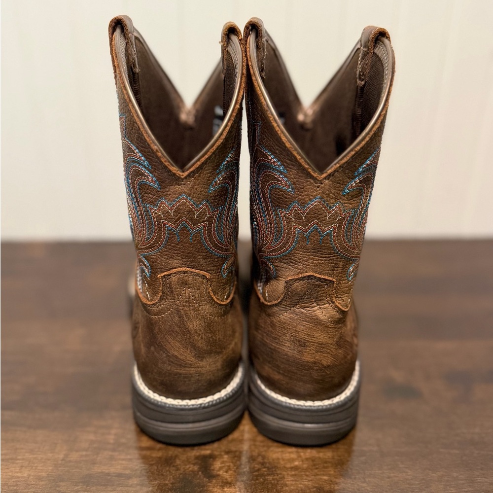 Women’s Ariat Anthem western boots. Round toe. Size 8b. Like new. Brown leather - Picture 2 of 10